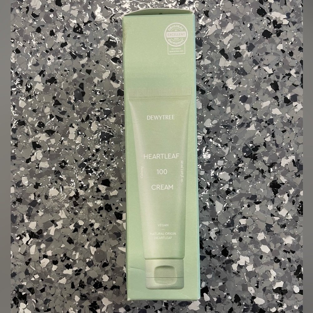 Dewytree Heartleaf Cream.
